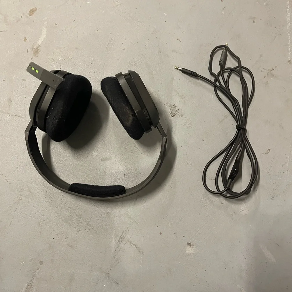 ASTRO A10 XBOX GREEN HEADSET WITH MICROPHONE AND CABLES